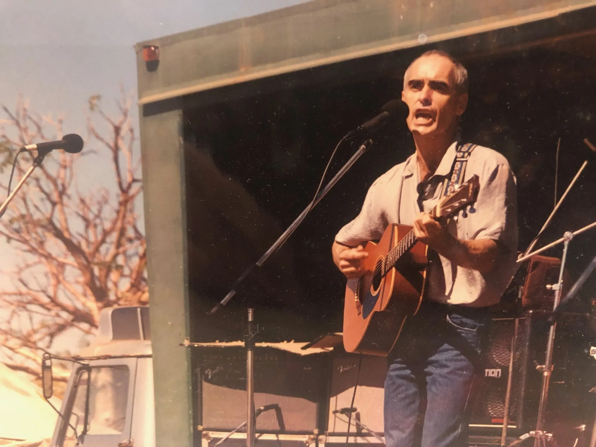 Russell Roberts performing live